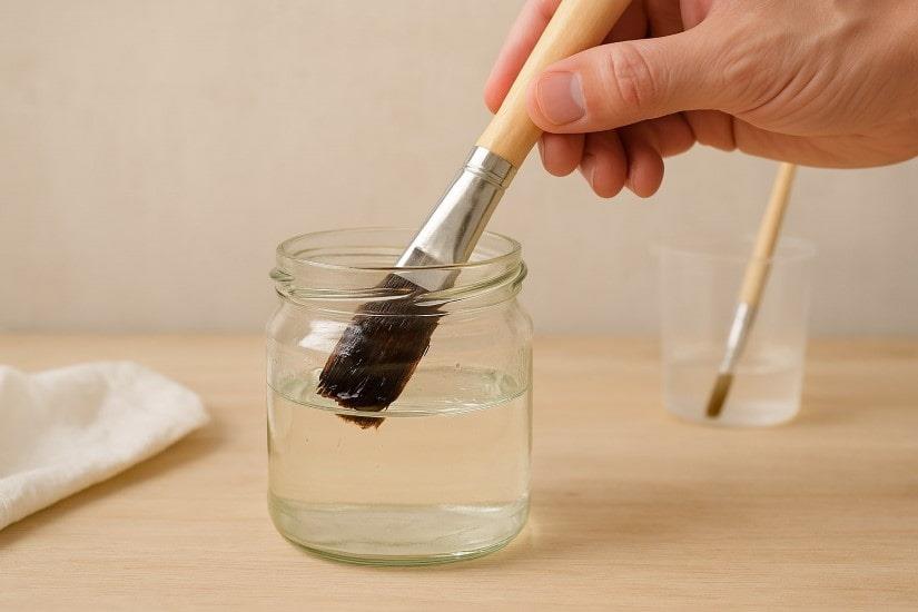 Vernikli Fırça Nasıl Temizlenir?